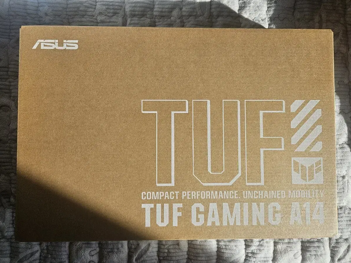 2024 ASUS TUF Gaming a14 게이밍 노트북 팝니다.